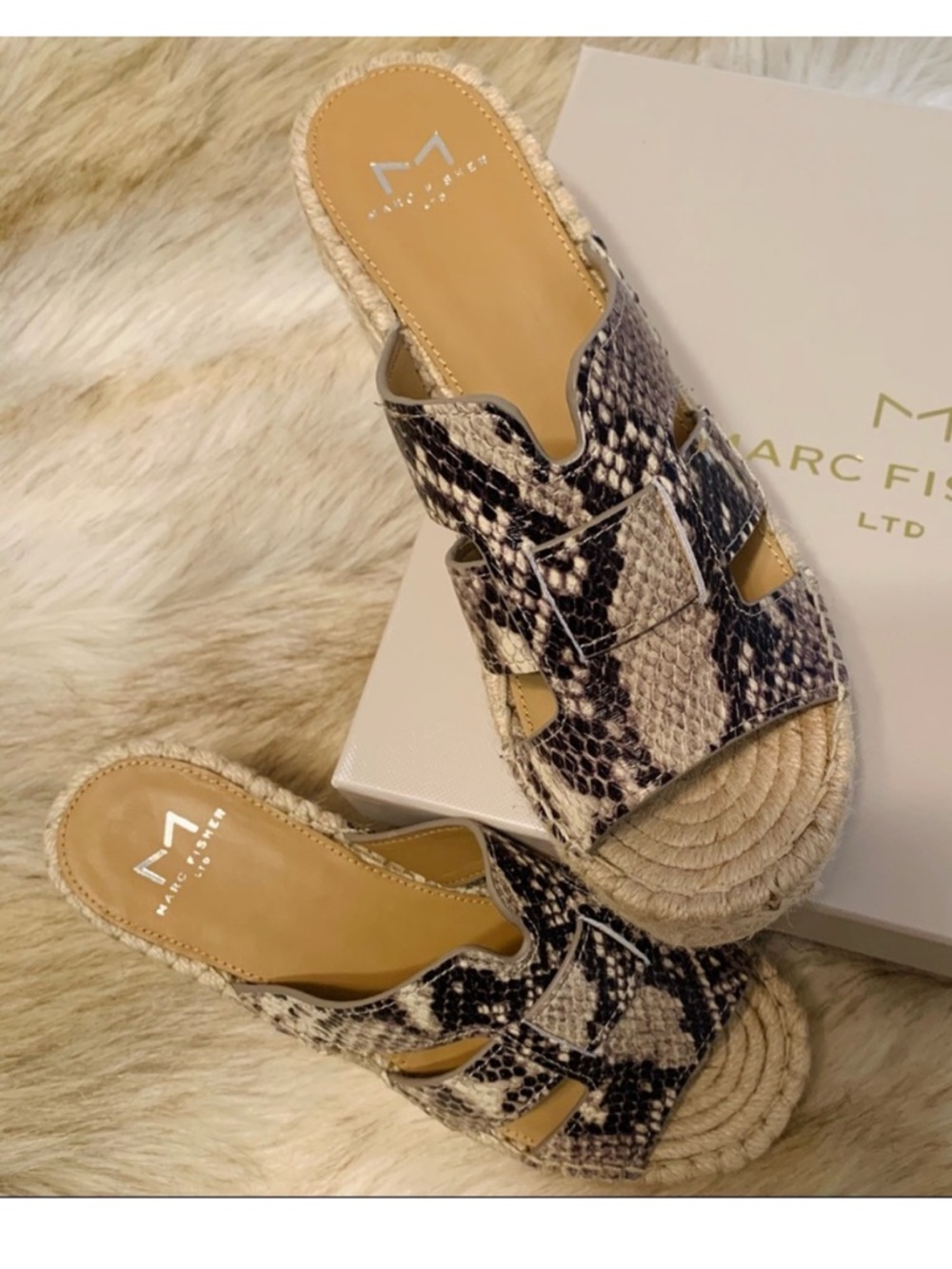 NIB Size 6 Marc Fisher Robbyn
Espadrilles
